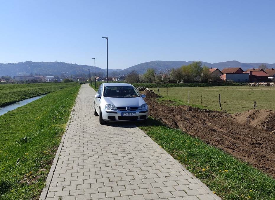 Neprocjenjivo parkiranje tik uz Veličanku