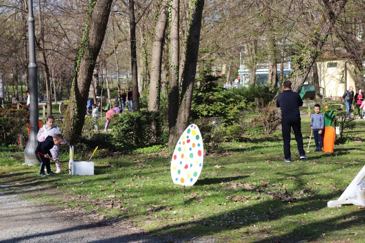 Zekograd – žamor i puno dječjeg smijeha u lipičkom parku