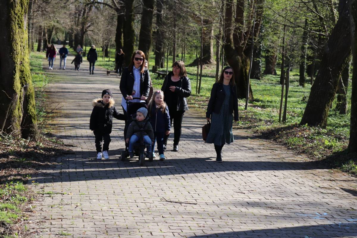 Zekograd – žamor i puno dječjeg smijeha u lipičkom parku