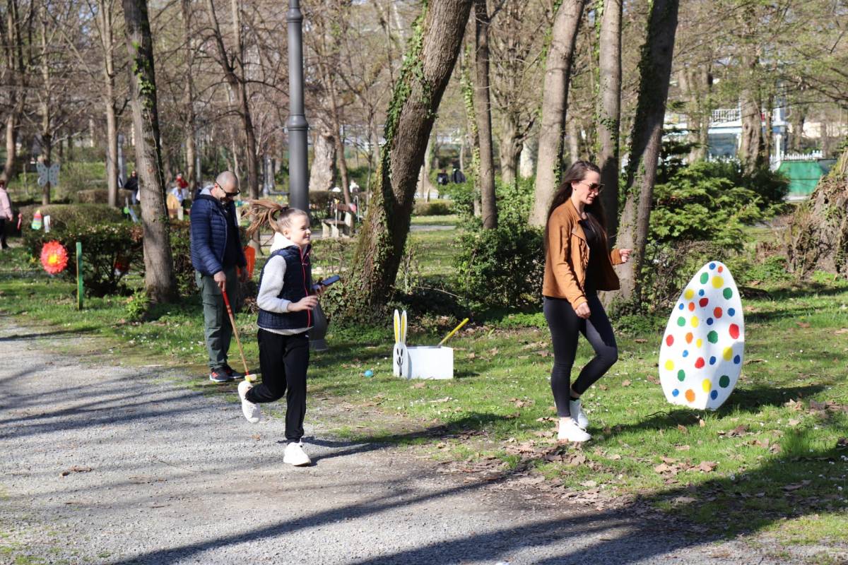 Zekograd – žamor i puno dječjeg smijeha u lipičkom parku