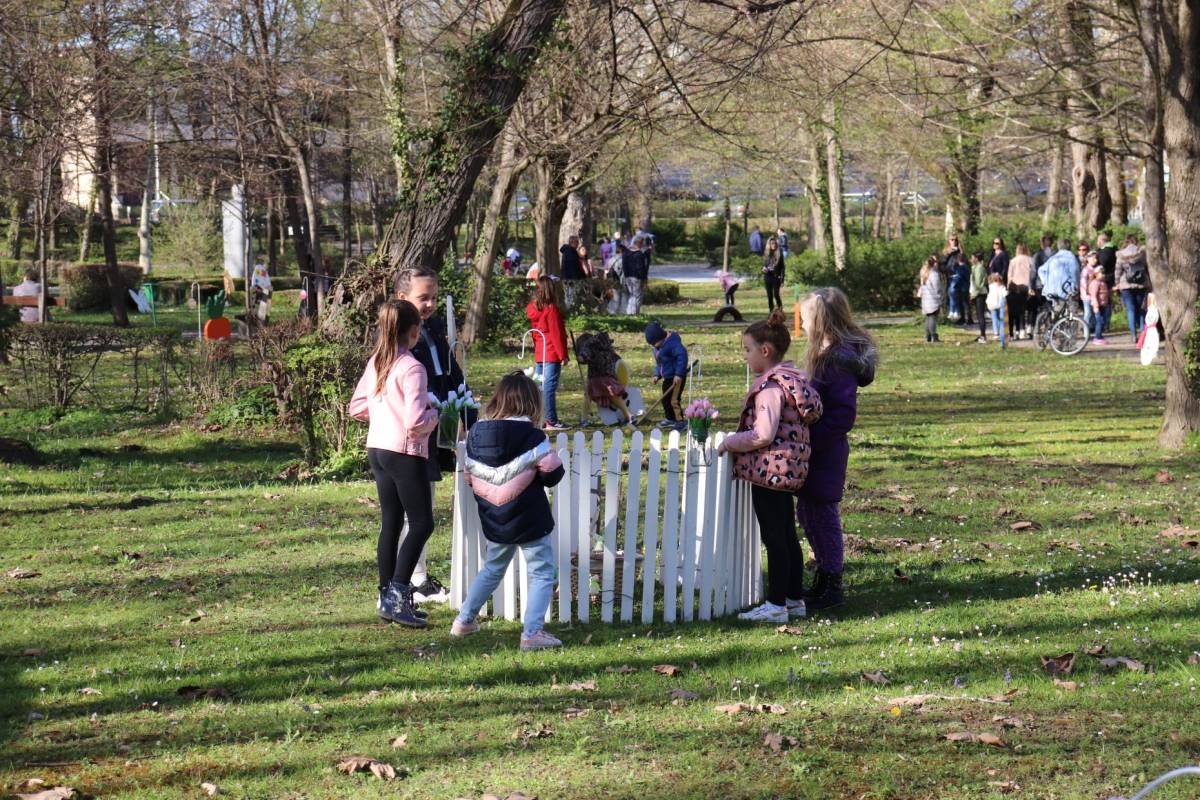 Zekograd – žamor i puno dječjeg smijeha u lipičkom parku