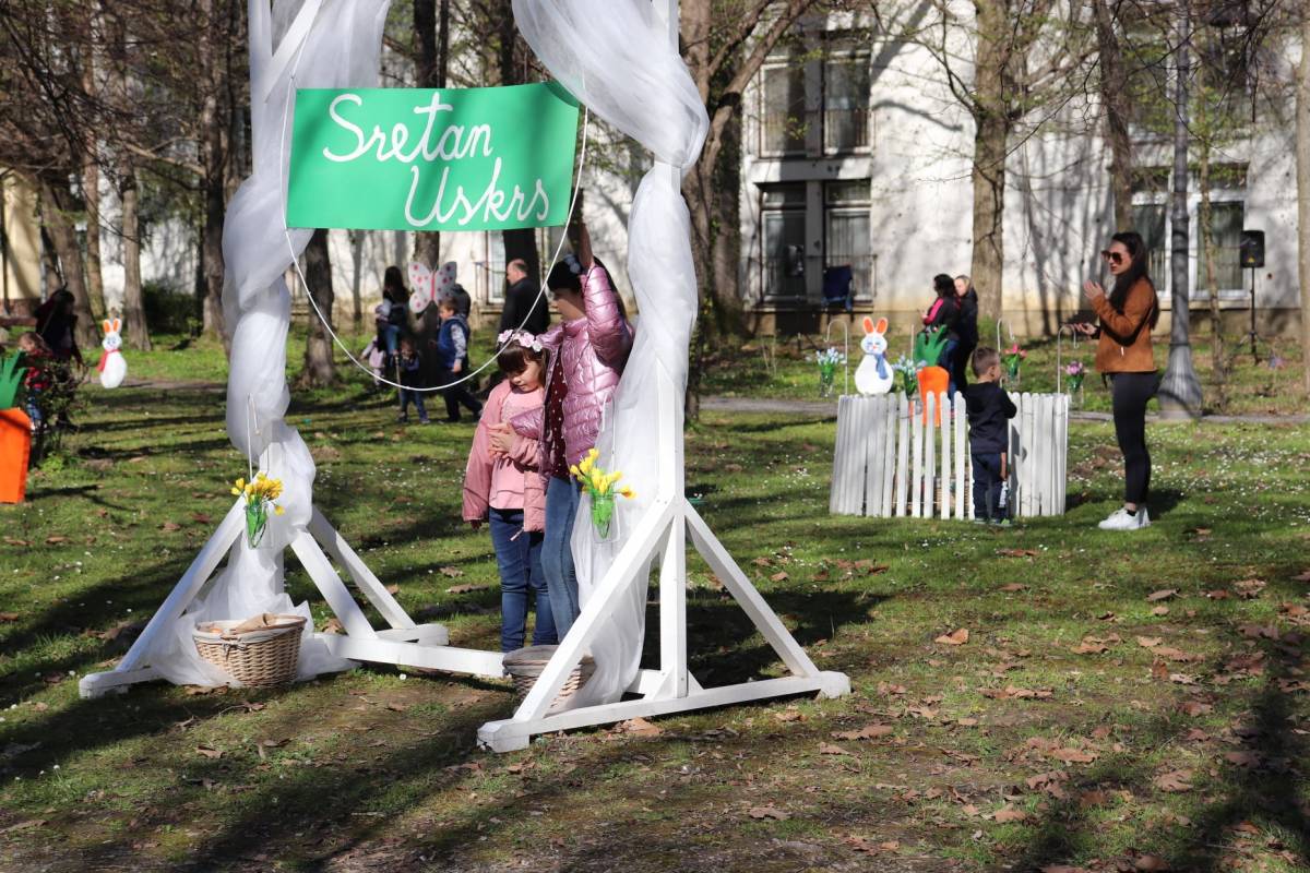 Zekograd – žamor i puno dječjeg smijeha u lipičkom parku