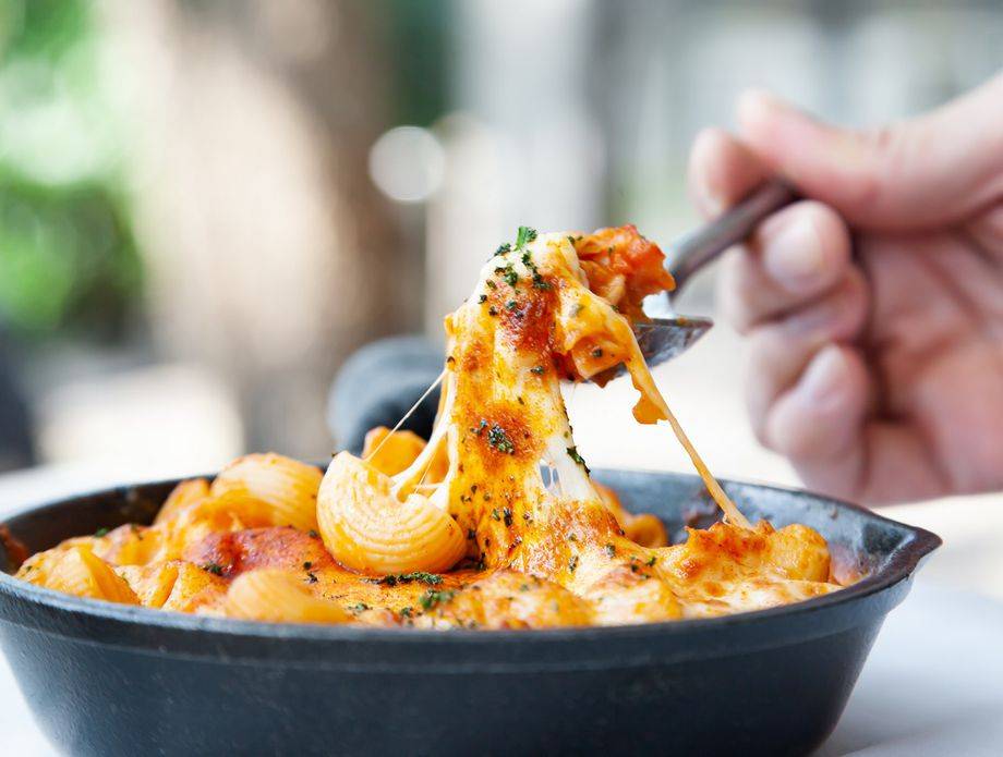 Kako otopiti mozzarellu? 5 najčešćih pogrešaka zbog kojih postaje gumasta, tvrda i lošeg okusa