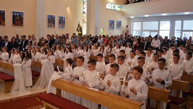 Odgađaju se krizme i pričesti: Otkazuju se po različitim pravilima, biskupi se nadaju preporukama Stožera