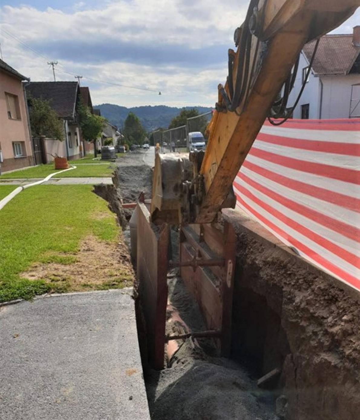 Ulica E. Kvaternika raskopana mjesecima, izvođač radova na upite ne odgovara, a radovima se ne nazire kraj