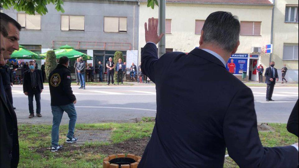 INCIDENT U OKUČANIMA? Izrugivanje Milanovića, namjerno?