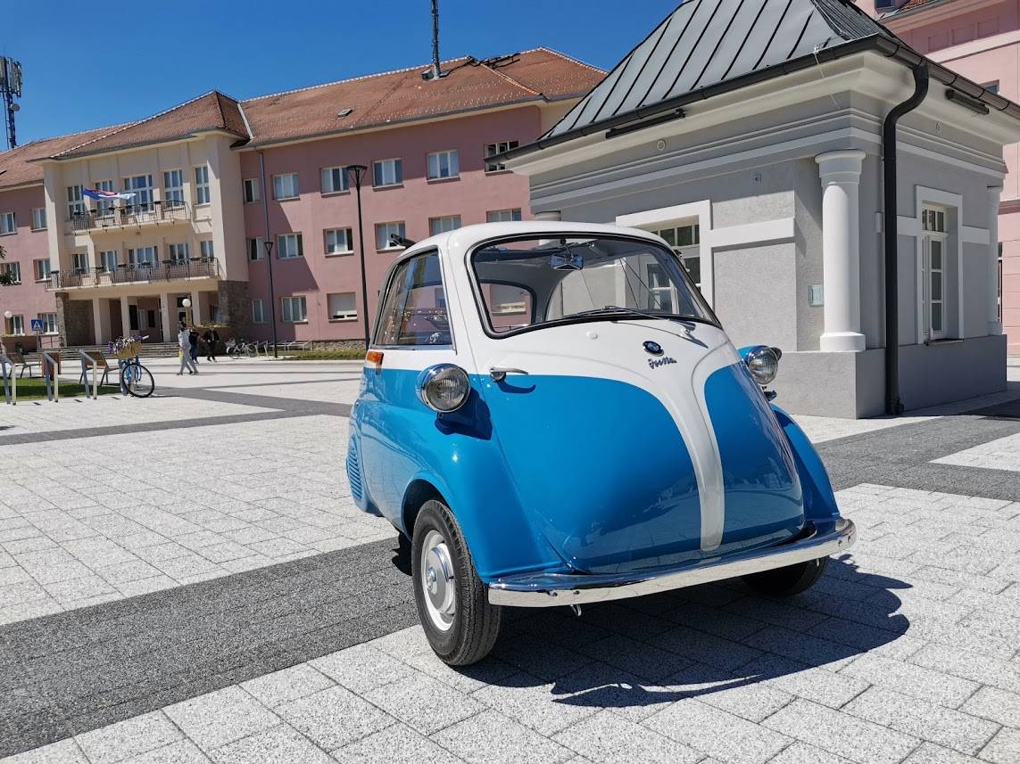 Zlatne ruke majstora Zeca: Darijo Adžijević restaurirao vrijednu BMW Issetu iz 1957. godine