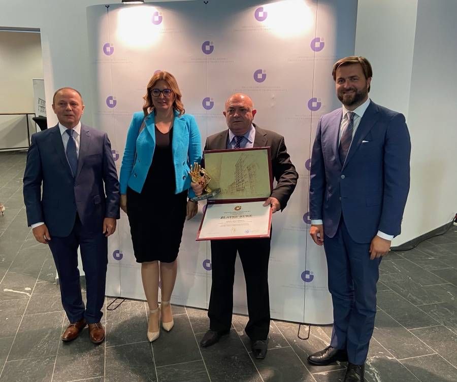 Požežanin Anto Bilobrk, vlasnik Bilburgera, dobitnik nagrade ʺZlatne rukeʺ