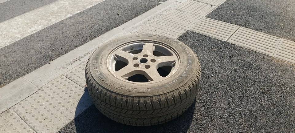 Kome fali kotač? Na parkiralištu kod Spara jedan danima čeka vlasnika