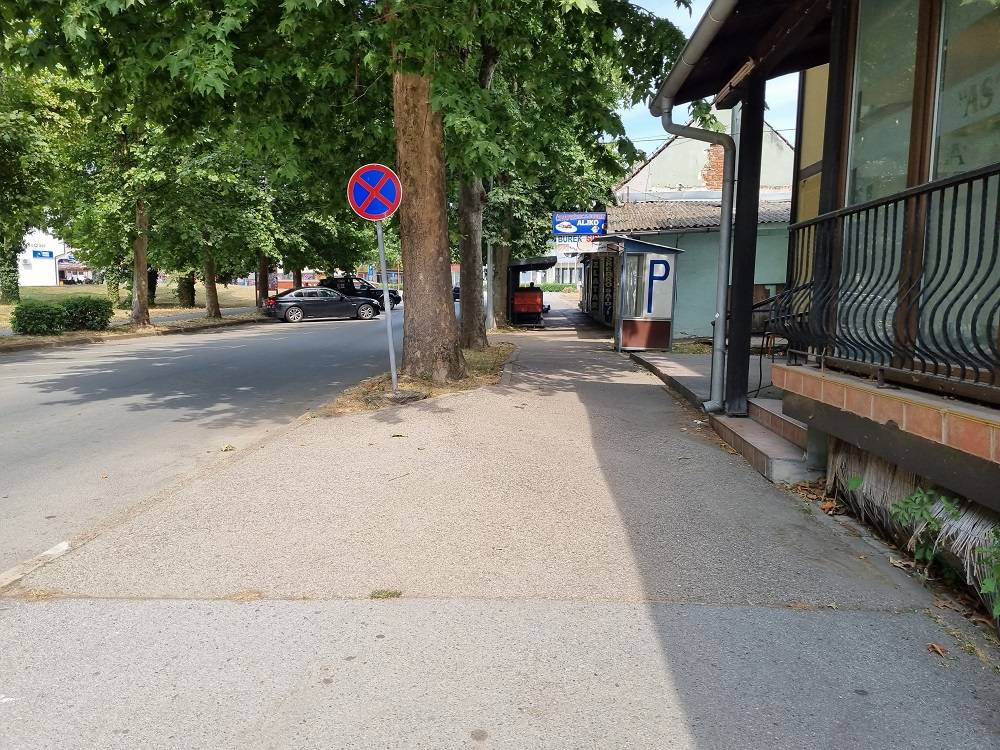 SHOPPING MEKA PATI ZBOG KORONE: Ulice Bosanskog Broda prazne nedjeljom