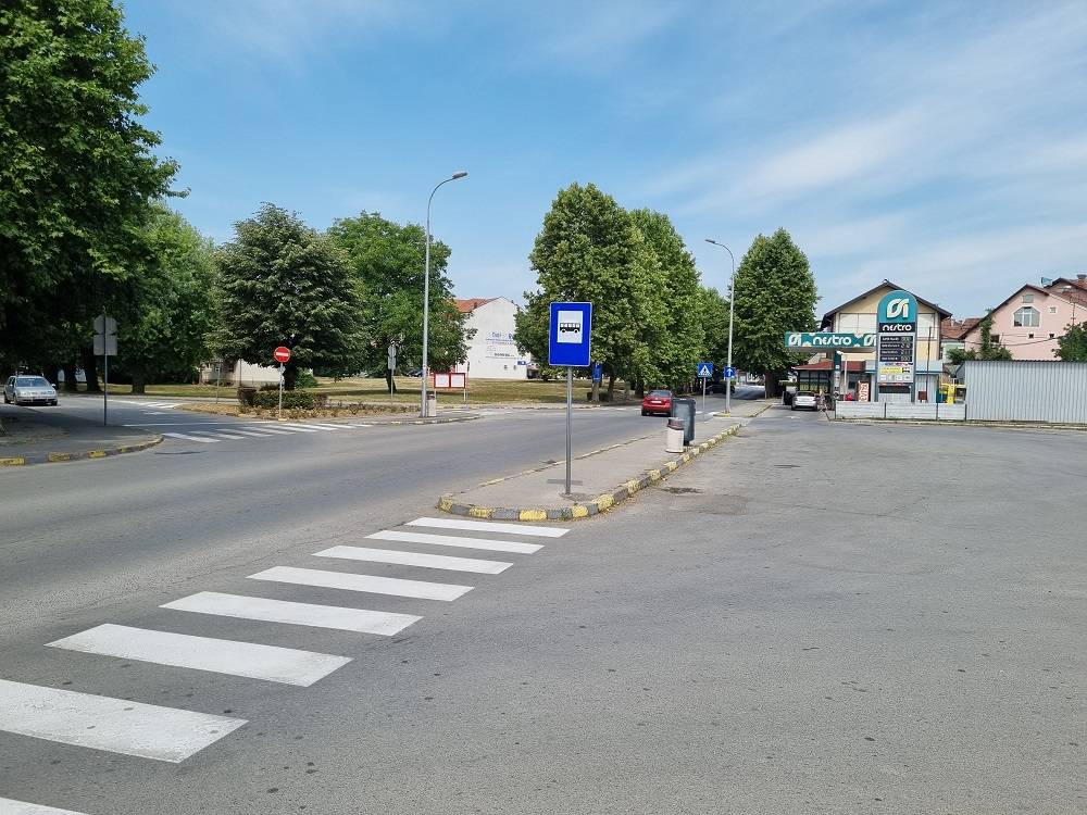 SHOPPING MEKA PATI ZBOG KORONE: Ulice Bosanskog Broda prazne nedjeljom