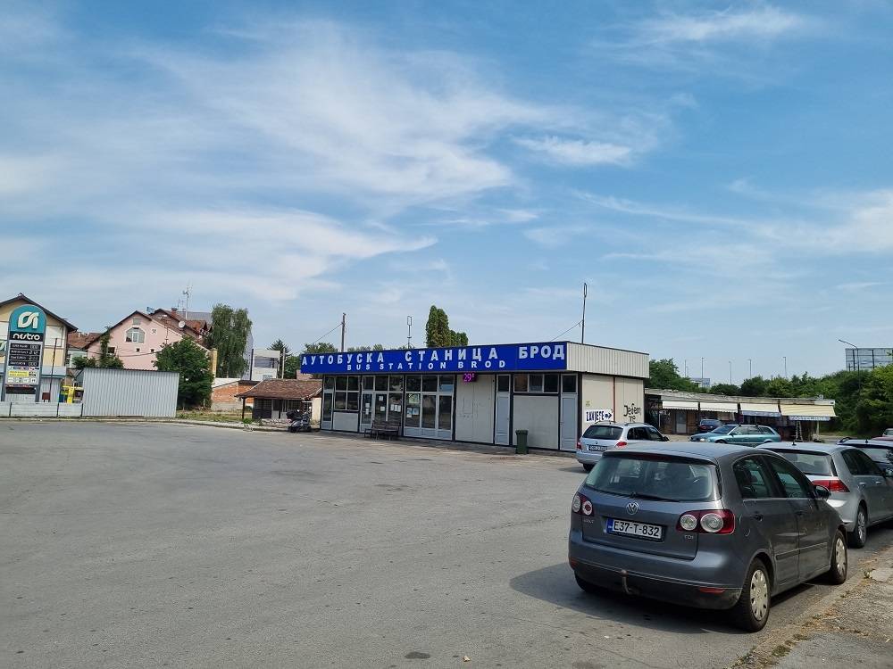 SHOPPING MEKA PATI ZBOG KORONE: Ulice Bosanskog Broda prazne nedjeljom