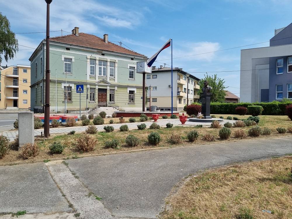 SHOPPING MEKA PATI ZBOG KORONE: Ulice Bosanskog Broda prazne nedjeljom