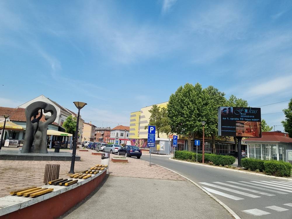 SHOPPING MEKA PATI ZBOG KORONE: Ulice Bosanskog Broda prazne nedjeljom