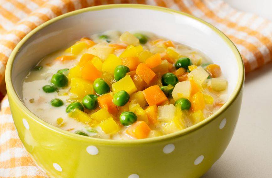 Recept za ljetno varivo s graškom i mrkvicom koje bi pohvalile i naše bake