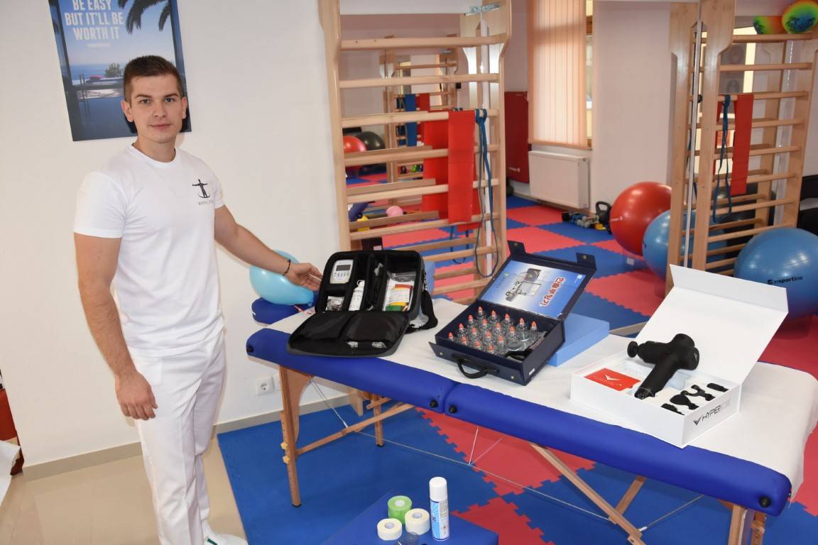 Mladen nakon studija otvorio suvremeni fizioterapeutski salon u Požegi gdje radi po svjetski priznatim metodama liječenja