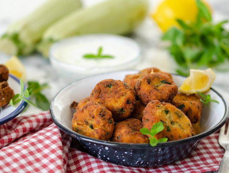 Broj 1 ljetno jelo: Najlakši recept za najsočnije polpete od tikvica