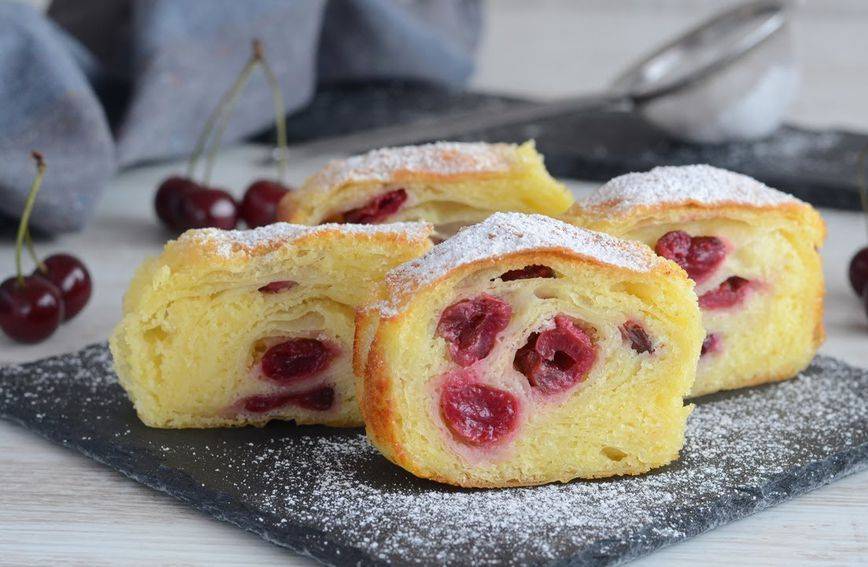 Recept za najukusniju štrudlu s višnjama i grizom