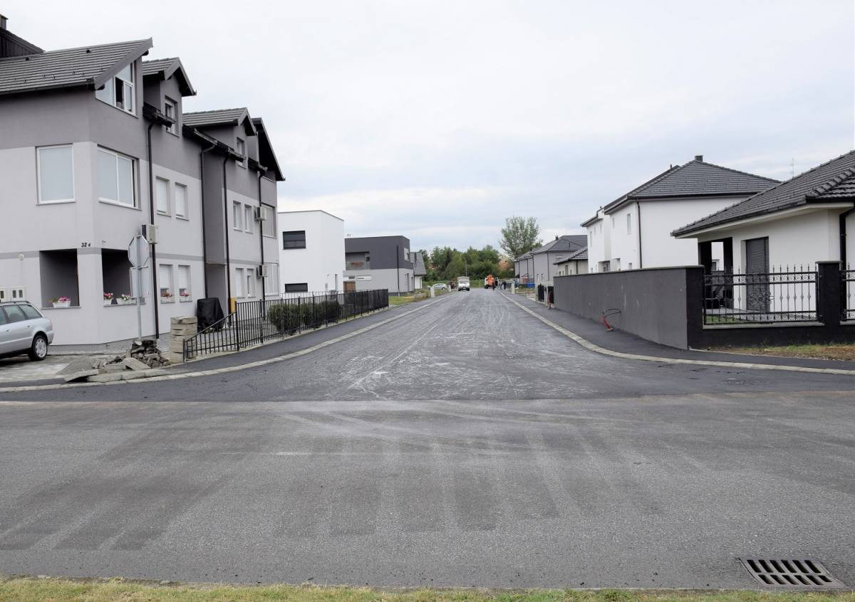 Dovršeno asfaltiranje Ulice bana Tome Erdodyja Bakača na požeškom Sajmištu