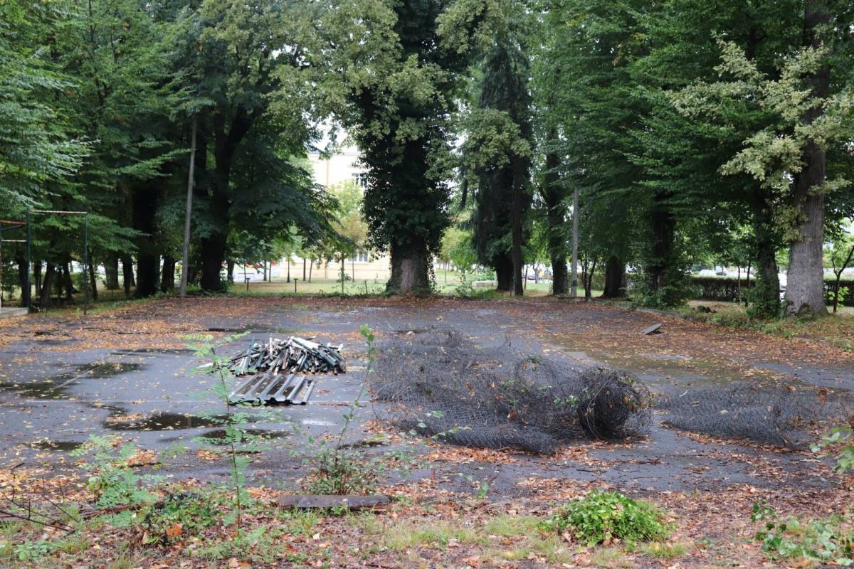 Započeli su radovi na obnovi lipičkog perivoja