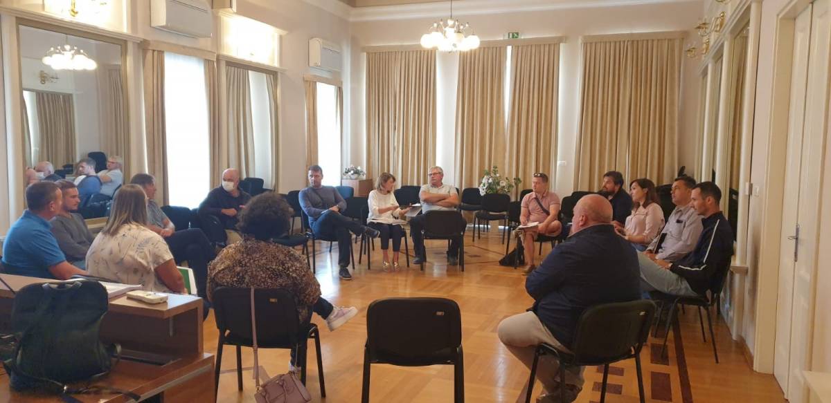 Započeli su radovi na obnovi lipičkog perivoja