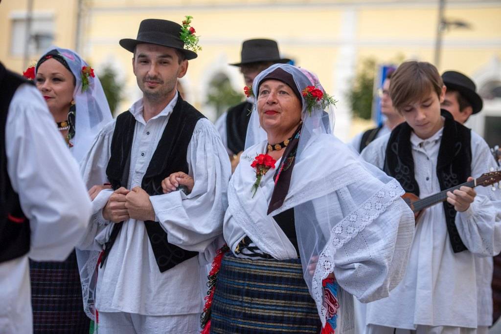Započeo Aurea Fest Požega, najgizdavija Šokica Marija Rubilović iz Donjih Andrijevaca