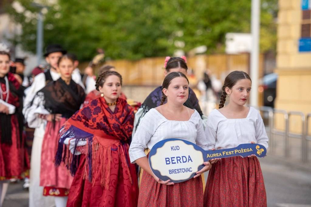 Započeo Aurea Fest Požega, najgizdavija Šokica Marija Rubilović iz Donjih Andrijevaca