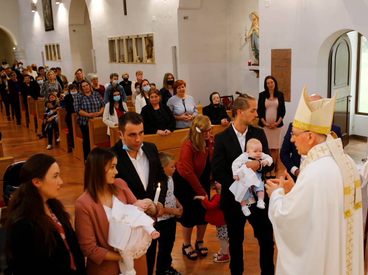 Proslava sv. Augustina i krštenje petog djeteta roditelja Stožicki u Velikoj