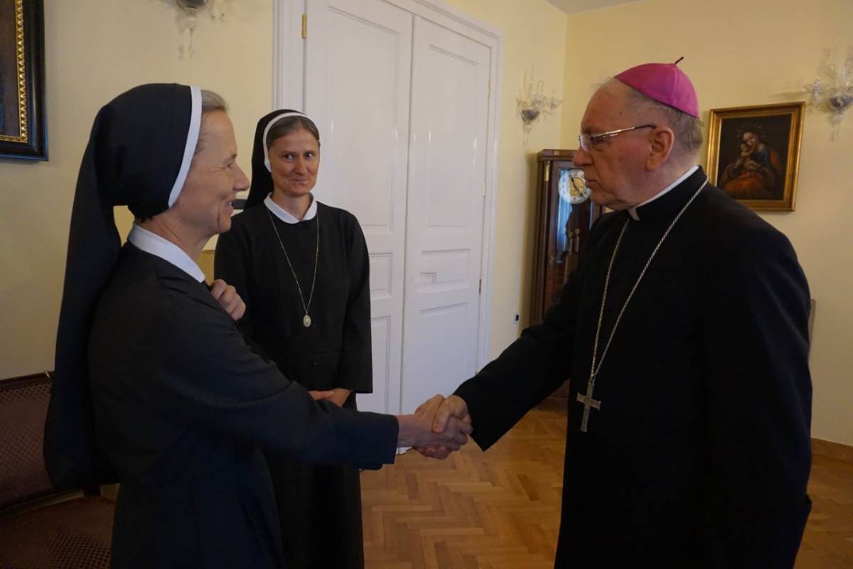 Vrhovna poglavarica Marijinih sestara posjetila Požešku biskupiju