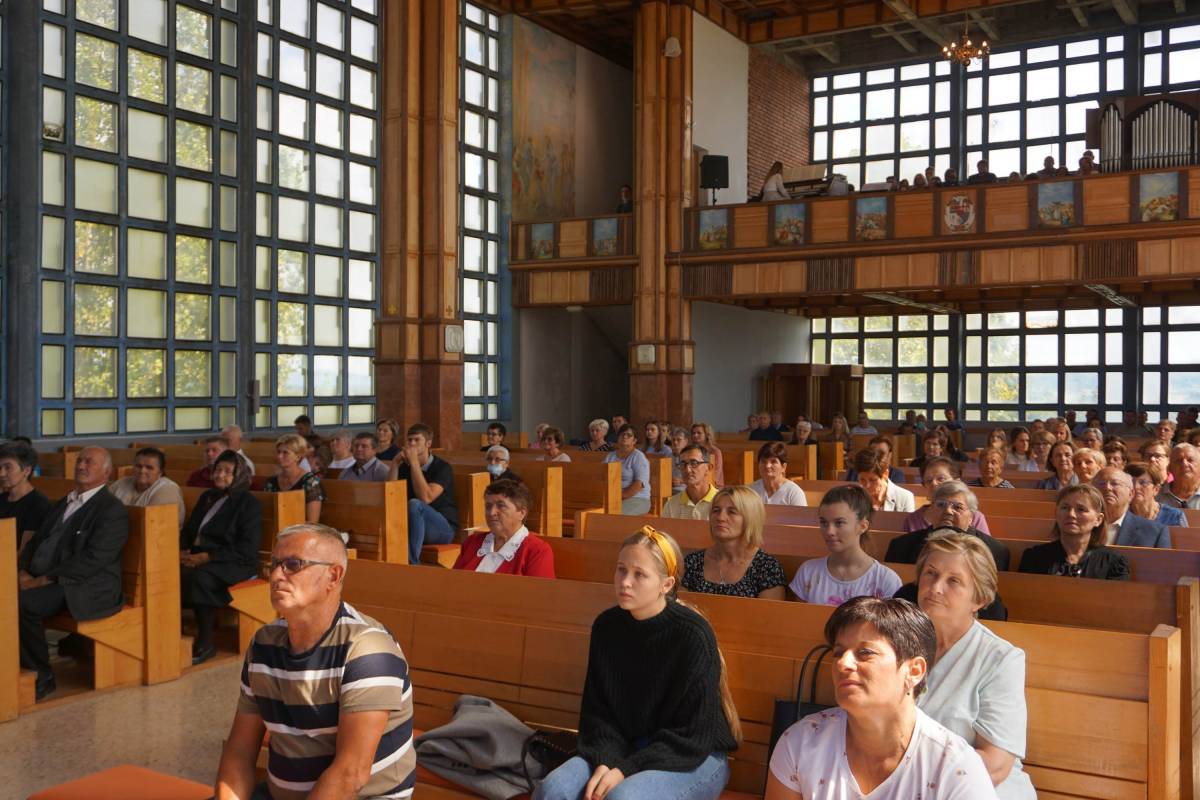 Biskup Škvorčević krstio u Pleternici peto dijete obitelji Blagojević