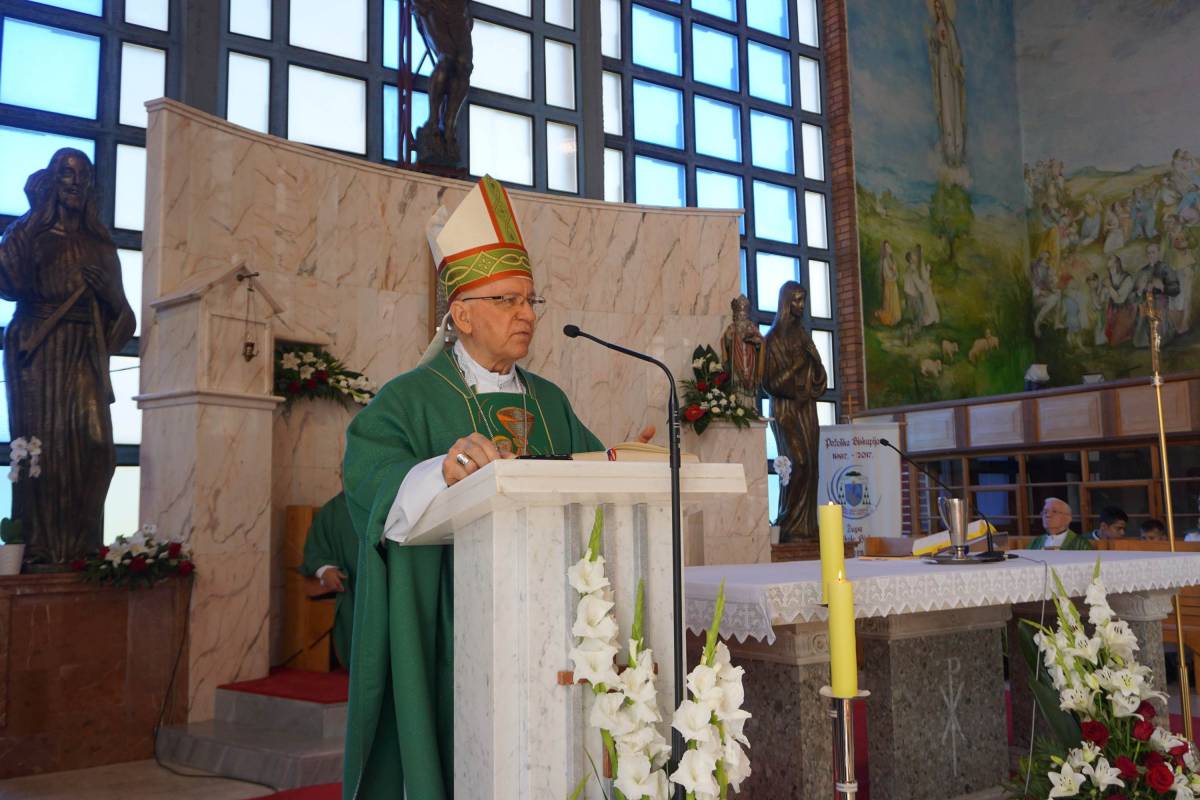 Biskup Škvorčević krstio u Pleternici peto dijete obitelji Blagojević