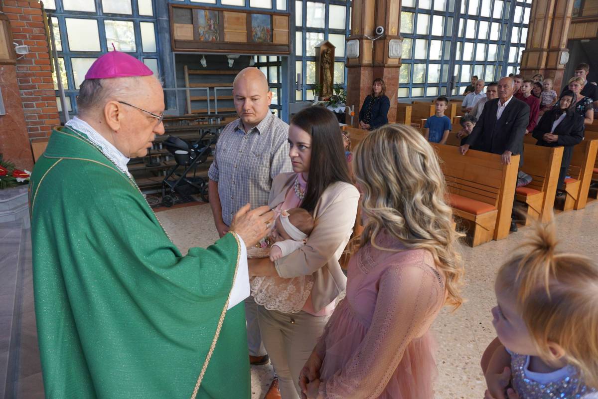 Biskup Škvorčević krstio u Pleternici peto dijete obitelji Blagojević