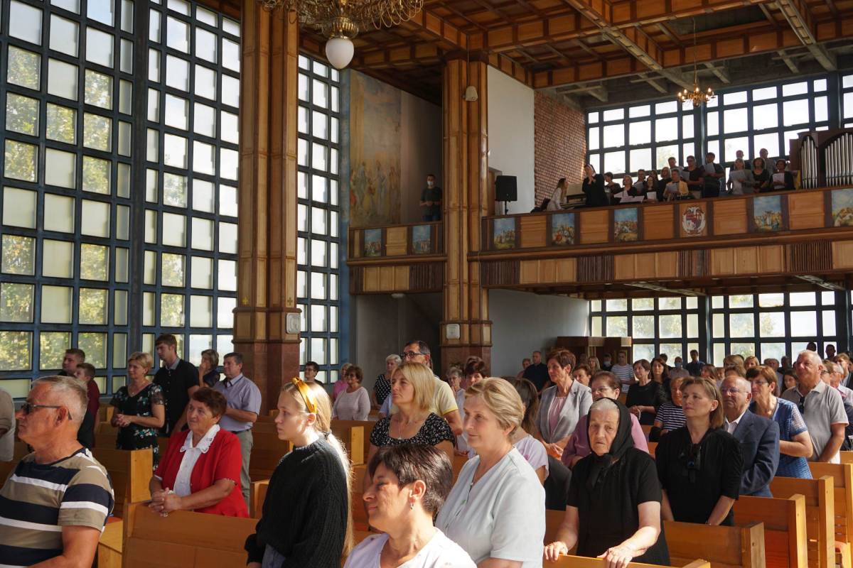 Biskup Škvorčević krstio u Pleternici peto dijete obitelji Blagojević