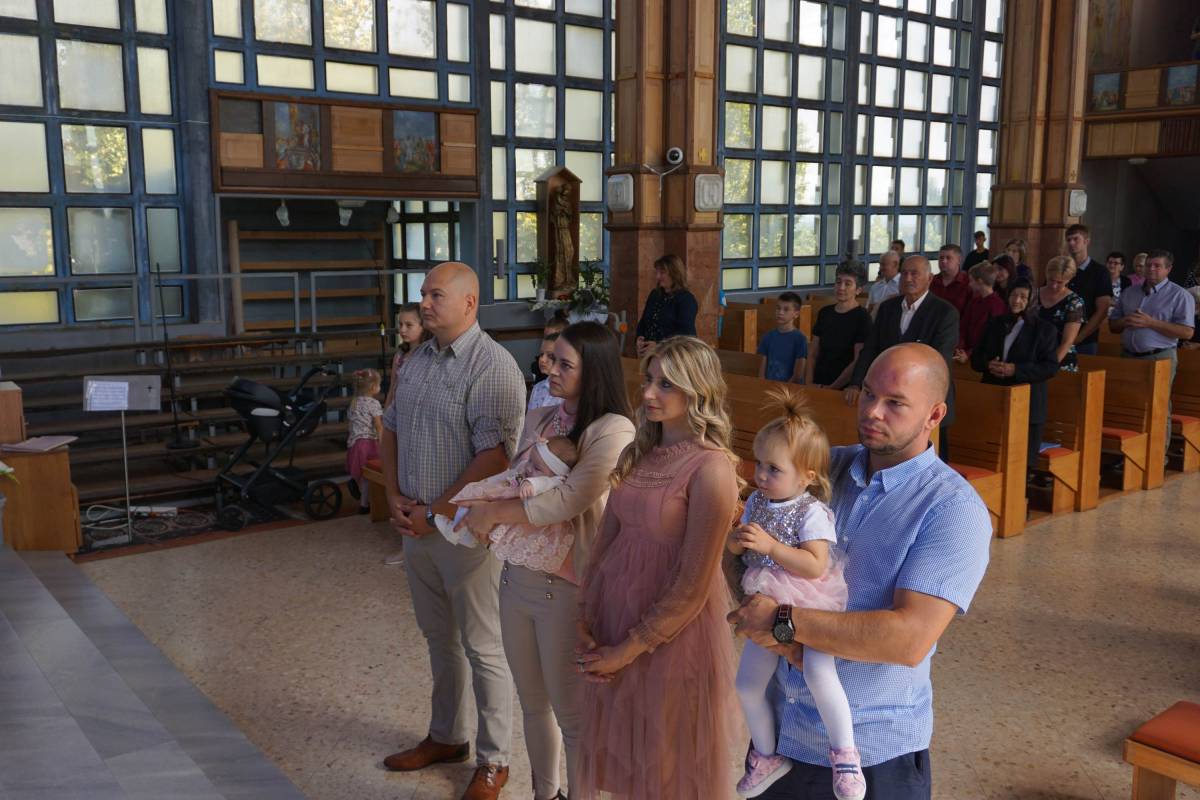 Biskup Škvorčević krstio u Pleternici peto dijete obitelji Blagojević