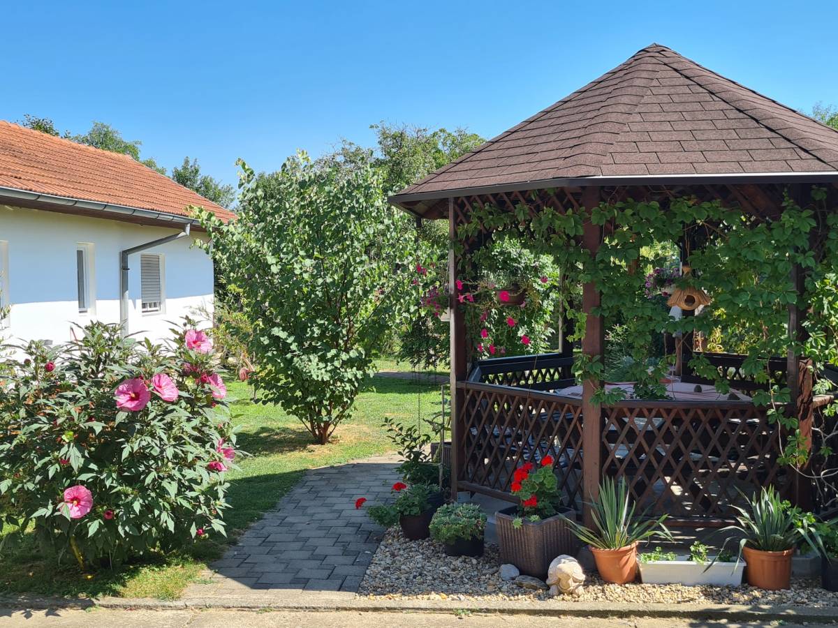 Uručene nagrade za najljepšu ljetnu okućnicu Grada Lipika u 2021. godini