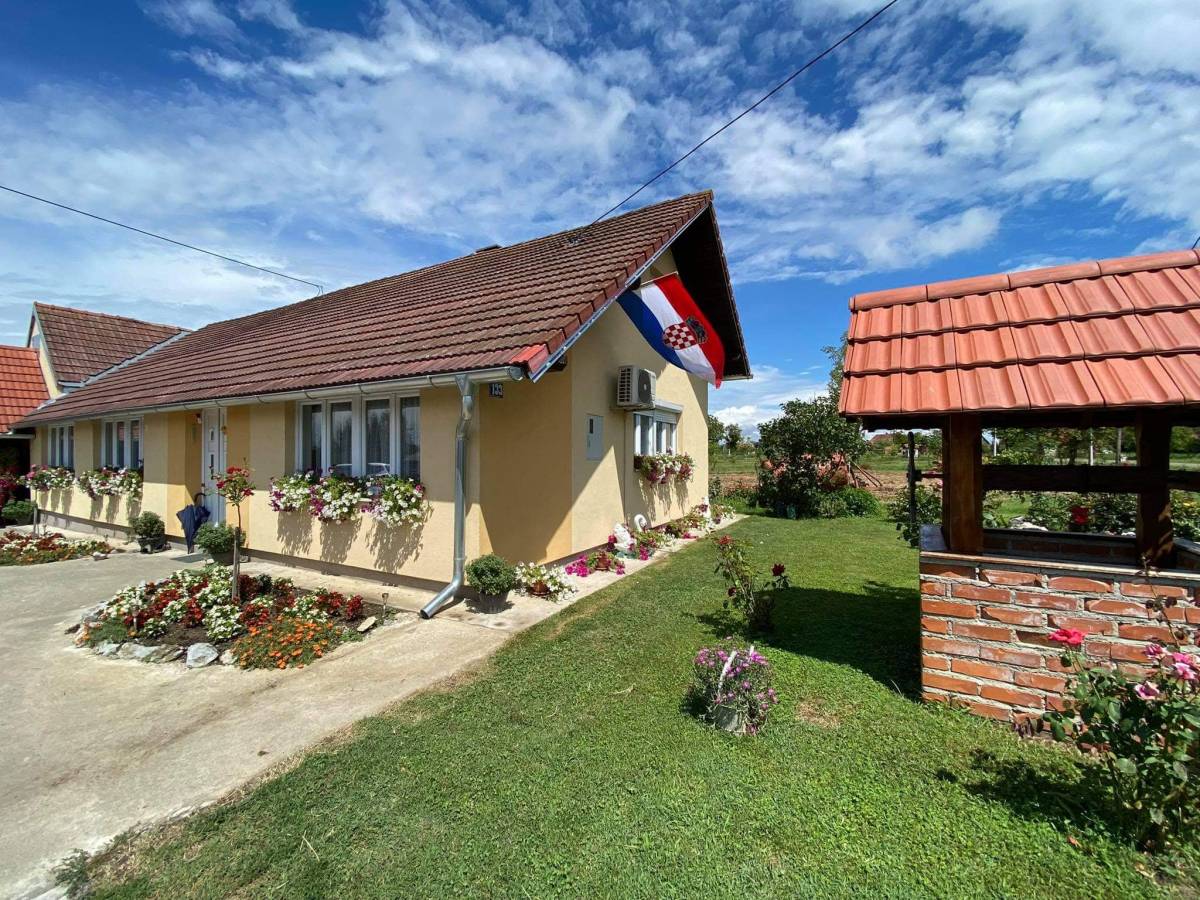 Uručene nagrade za najljepšu ljetnu okućnicu Grada Lipika u 2021. godini