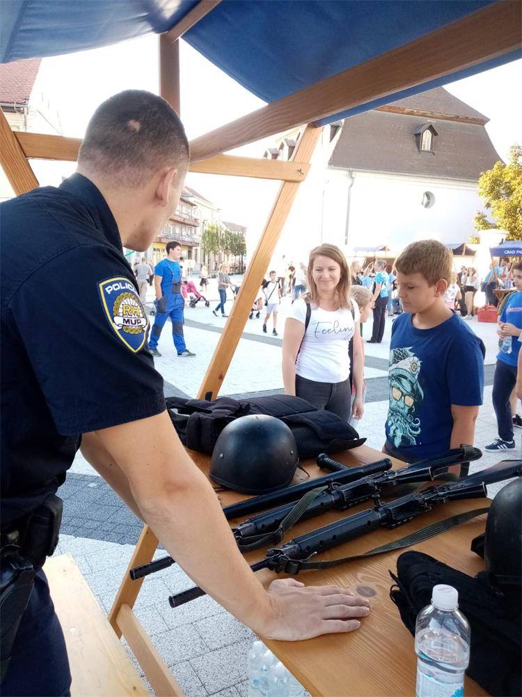 Policijski službenici PU požeško-slavonske sudjelovali na „Dječjem danu zanimanja“