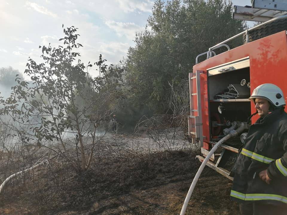 U dva požara izgorjela stabla, suha trava i raslinje