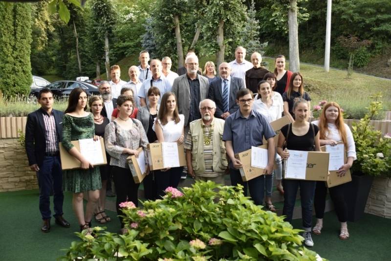 Rotary klub Požega nagradio najbolje požeške maturante