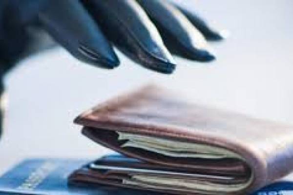 Požežaninu (56) iz automobila ukraden novčanik, a kod 24- godišnjaka pronađena marihuana