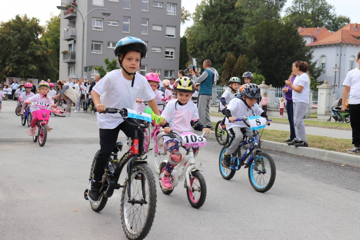 Osnovnoškolci i vrtićarci biciklirali ulicama Lipika