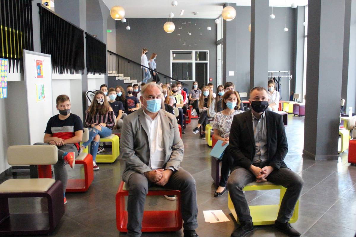 GLAZBENA ŠKOLA POŽEGA: Kratkim programom obilježen Europski dan jezika