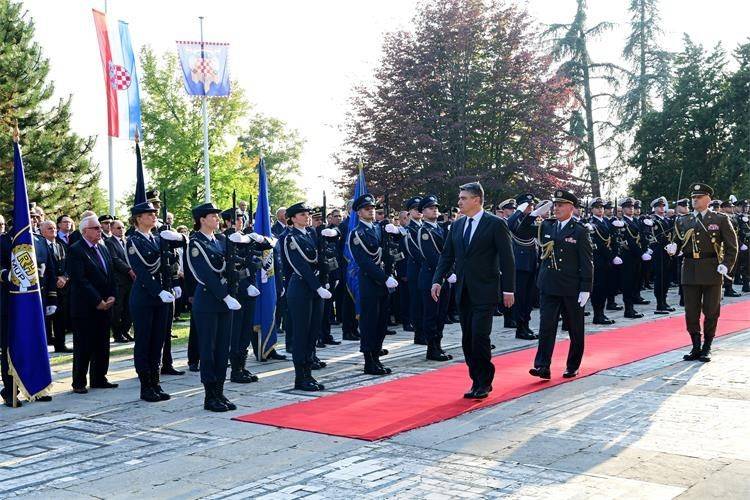 Predsjednik Republike Hrvatske uručio odlikovanja djelatnicima MUP-a povodom Dana policije