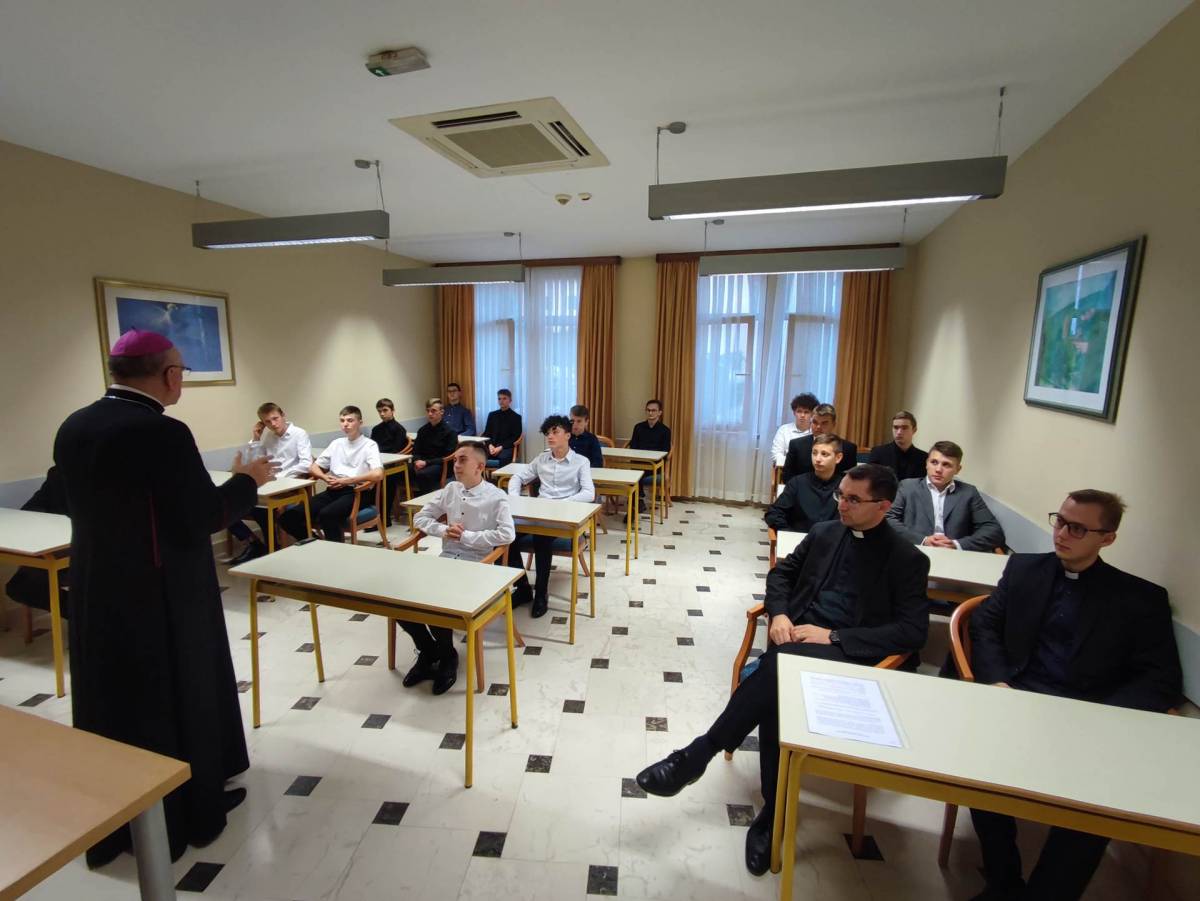 Biskup Škvorčević pohodio Kolegij Požeške biskupije na početku školske godine