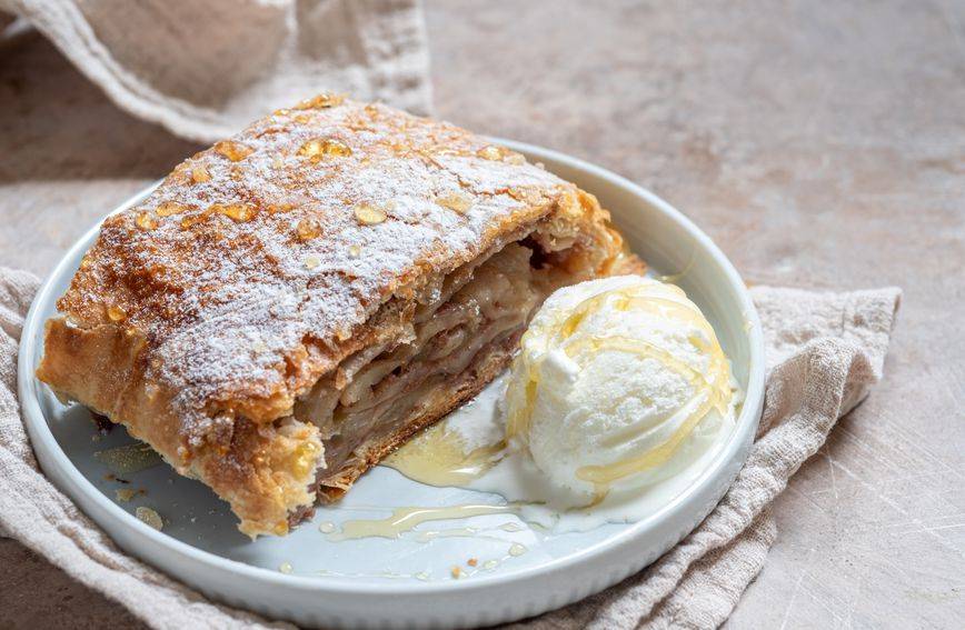 Štrudla od jabuka: Najlakši recept za kolač koji miriše na djetinjstvo