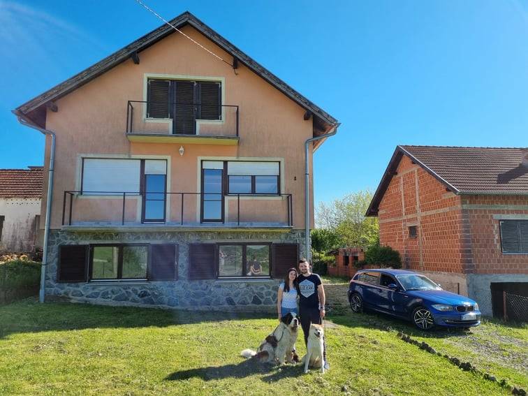 MLADI PAKRAČKI PAR UZGAJA JAPANSKE PSE Danas uzgajamo Akite, u budućnosti želimo otvoriti hotel za pse!