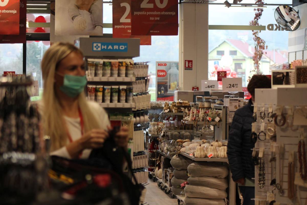 FOTO: Svečano otvorenje nove NKD prodavaonice u Požegi