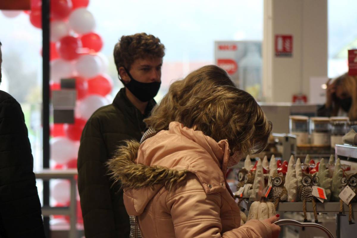 FOTO: Svečano otvorenje nove NKD prodavaonice u Požegi