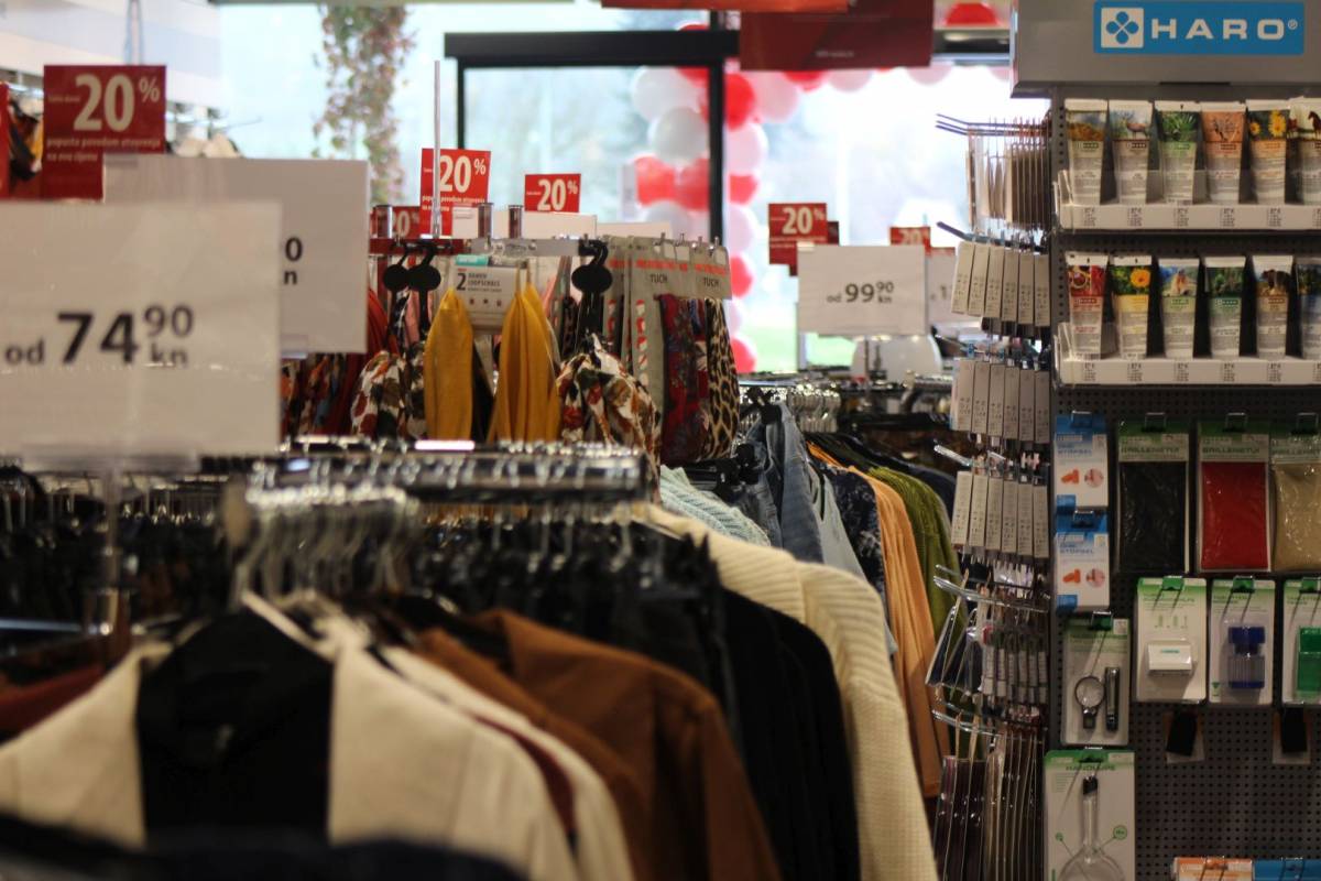 FOTO: Svečano otvorenje nove NKD prodavaonice u Požegi