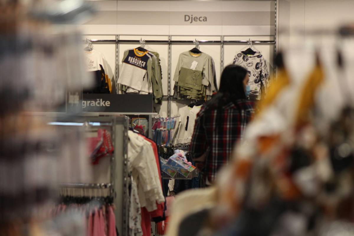 FOTO: Svečano otvorenje nove NKD prodavaonice u Požegi